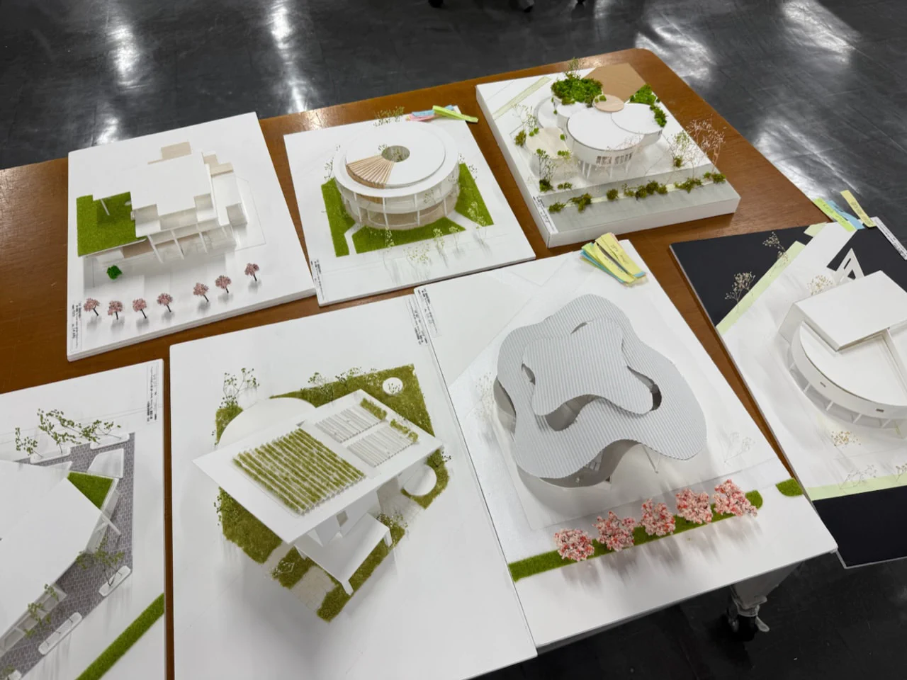 建築設計製図A（2年生・必修） 講評会を実施しました