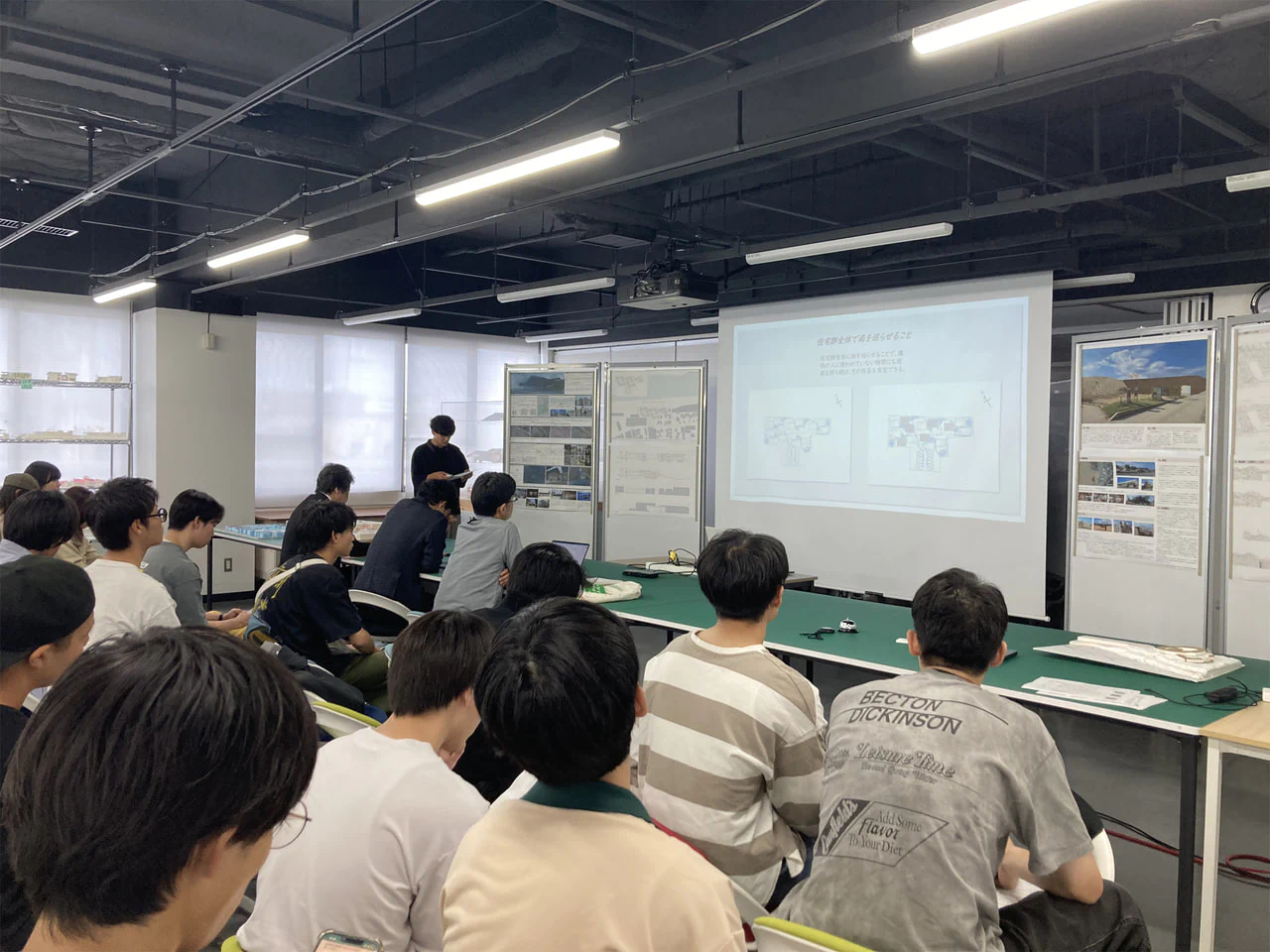 2025年度卒業研究中間発表会を開催しました